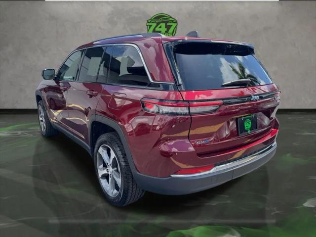 2023 Jeep Grand Cherokee Base