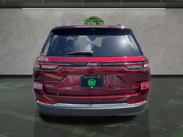 2023 Jeep Grand Cherokee Base