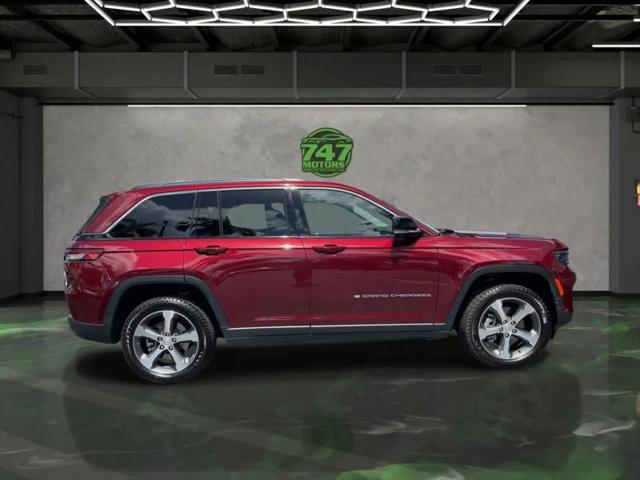2023 Jeep Grand Cherokee Base