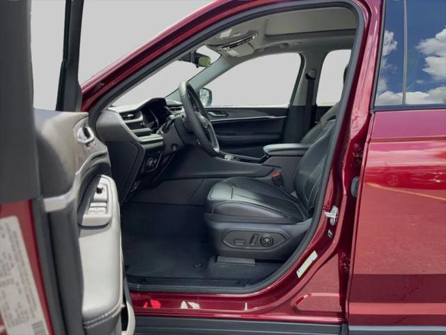 2023 Jeep Grand Cherokee Base
