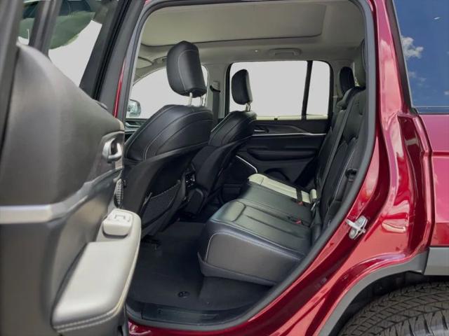 2023 Jeep Grand Cherokee Base