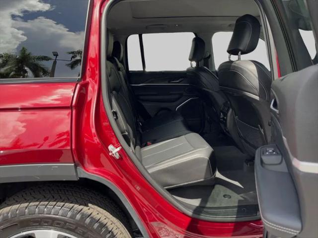 2023 Jeep Grand Cherokee Base