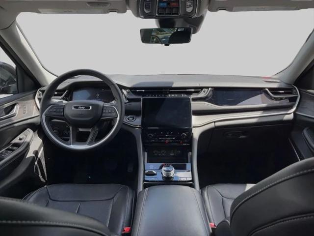 2023 Jeep Grand Cherokee Base