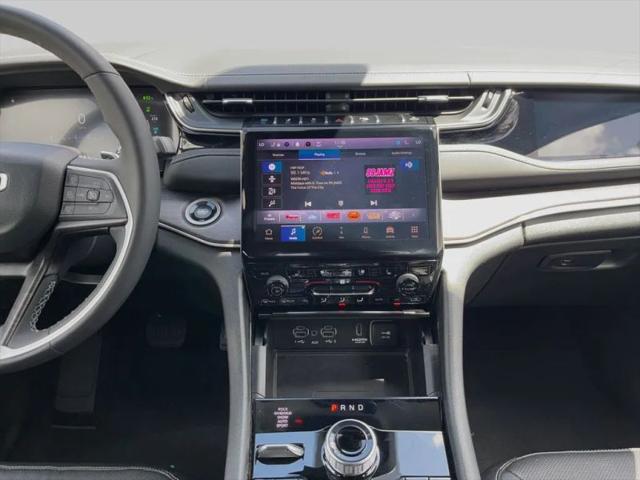 2023 Jeep Grand Cherokee Base