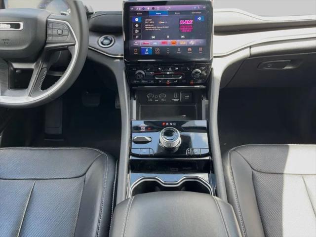 2023 Jeep Grand Cherokee Base