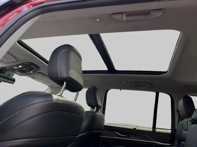 2023 Jeep Grand Cherokee Base