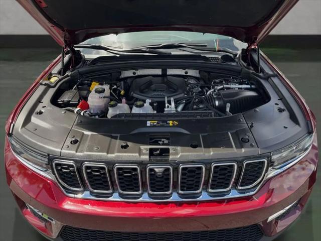 2023 Jeep Grand Cherokee Base
