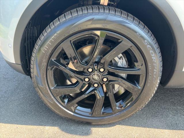 2025 Land Rover Discovery P300 S