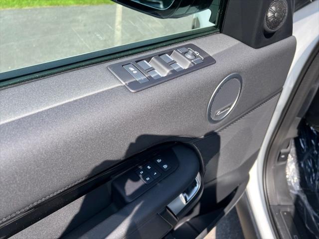 2025 Land Rover Discovery P300 S
