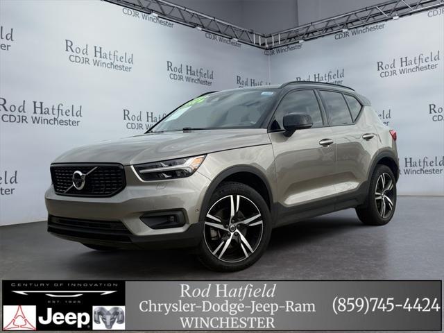 2022 Volvo XC40 T5 R-Design
