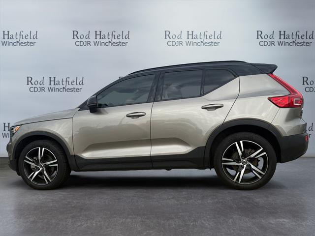2022 Volvo XC40 T5 R-Design