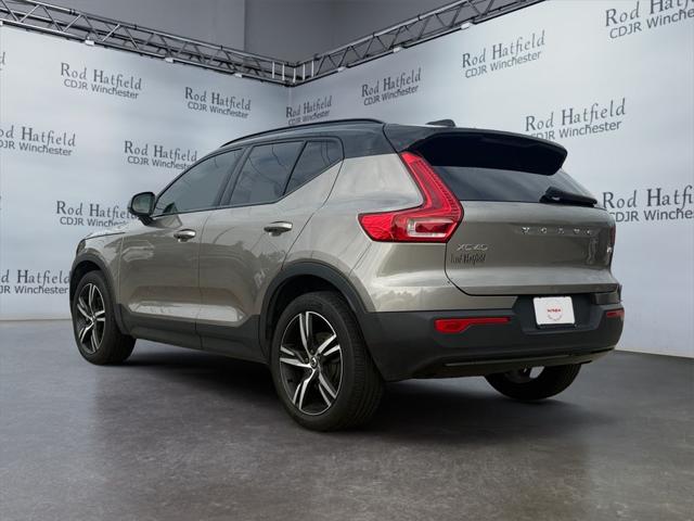 2022 Volvo XC40 T5 R-Design