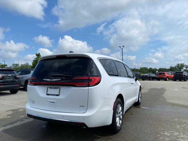 2025 Chrysler Pacifica PACIFICA SELECT AWD