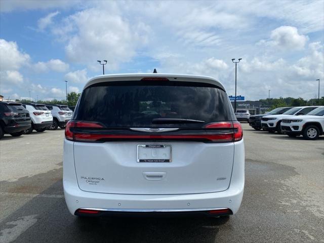 2025 Chrysler Pacifica PACIFICA SELECT AWD