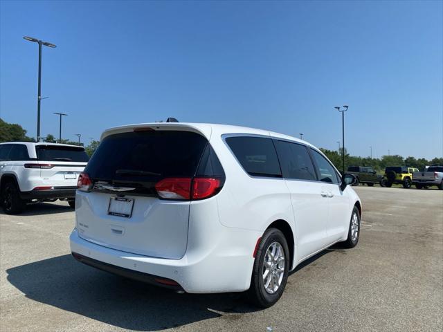 2025 Chrysler Voyager VOYAGER LX
