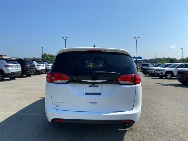 2025 Chrysler Voyager VOYAGER LX