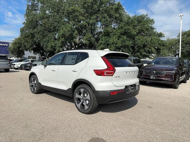 2026 Volvo XC40 Plus, B5 AWD Gas (mild hybrid), Dark
