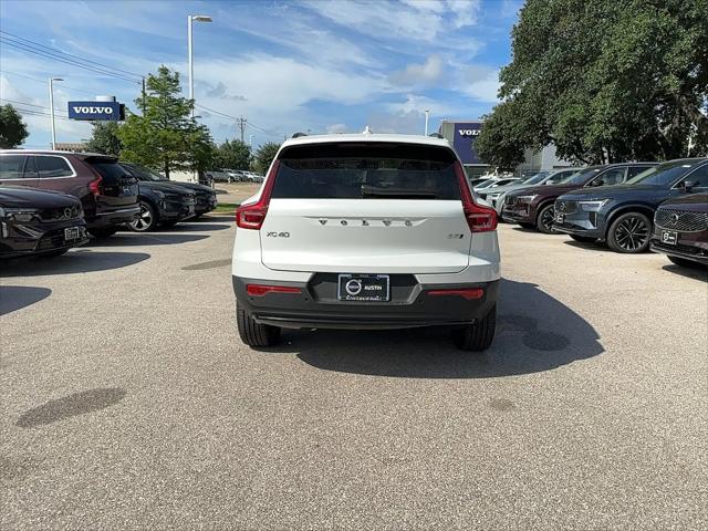 2026 Volvo XC40 Plus, B5 AWD Gas (mild hybrid), Dark