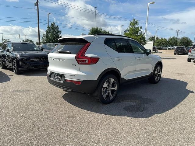 2026 Volvo XC40 Plus, B5 AWD Gas (mild hybrid), Dark
