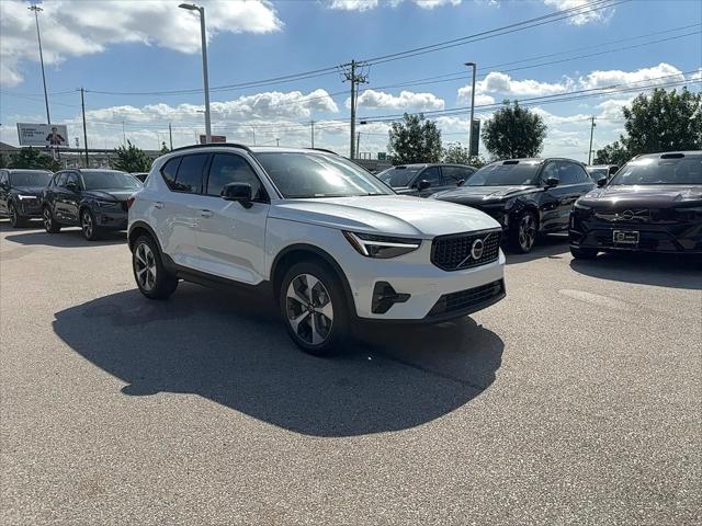 2026 Volvo XC40 Plus, B5 AWD Gas (mild hybrid), Dark