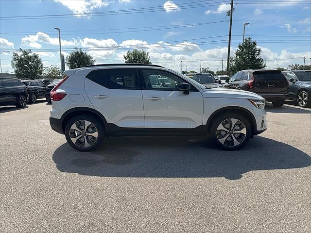 2026 Volvo XC40 Plus, B5 AWD Gas (mild hybrid), Dark