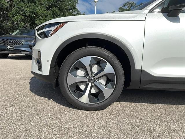 2026 Volvo XC40 Plus, B5 AWD Gas (mild hybrid), Dark