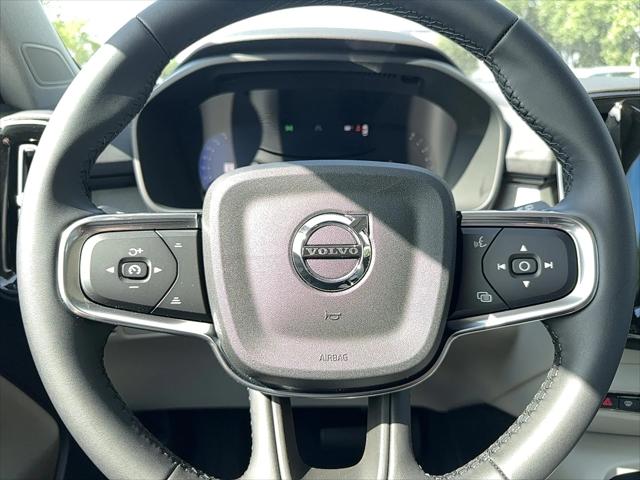 2026 Volvo XC40 Plus, B5 AWD Gas (mild hybrid), Dark