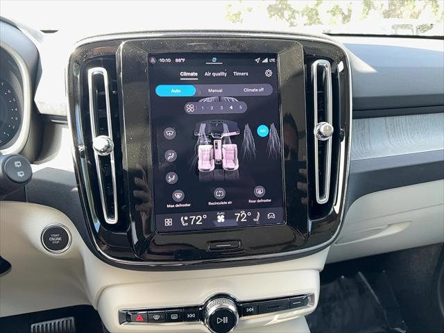 2026 Volvo XC40 Plus, B5 AWD Gas (mild hybrid), Dark