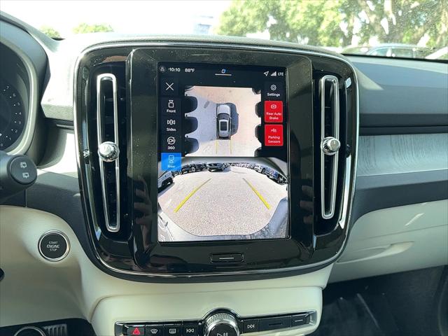 2026 Volvo XC40 Plus, B5 AWD Gas (mild hybrid), Dark