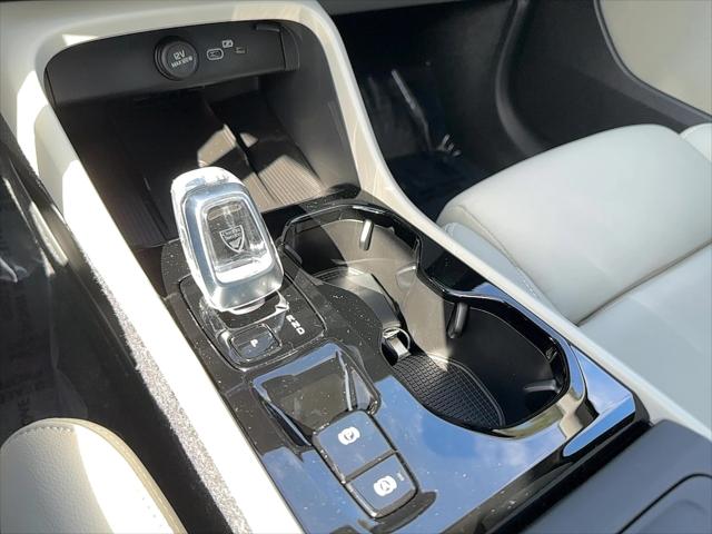 2026 Volvo XC40 Plus, B5 AWD Gas (mild hybrid), Dark