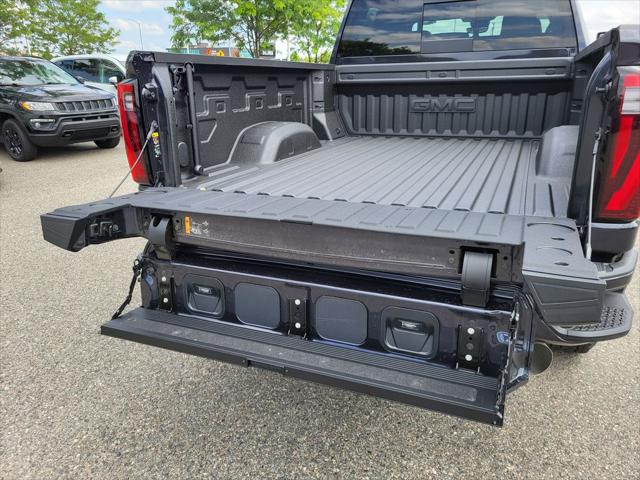 2025 GMC Sierra 2500HD 4WD Crew Cab Standard Bed Denali