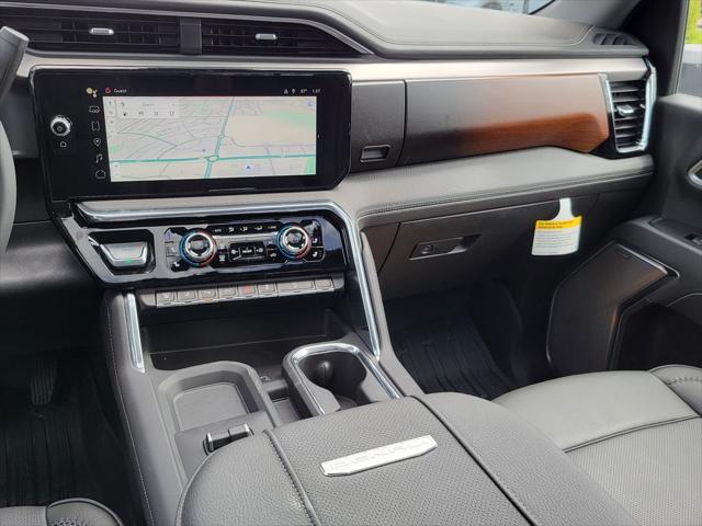 2025 GMC Sierra 2500HD 4WD Crew Cab Standard Bed Denali