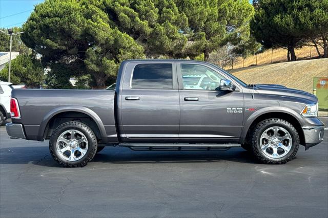 2017 RAM 1500 Laramie Crew Cab 4x4 57 Box