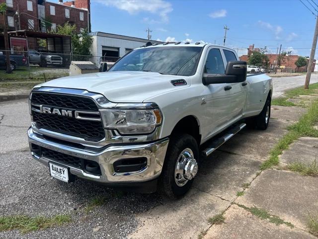 2023 RAM 3500 Tradesman Crew Cab 4x4 8 Box