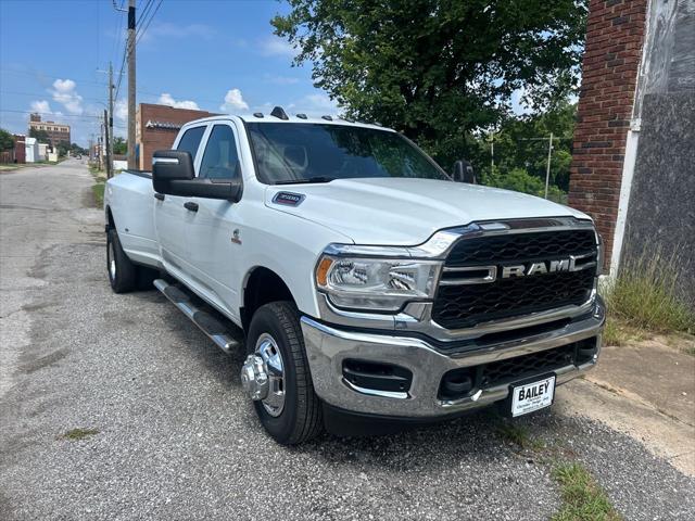 2023 RAM 3500 Tradesman Crew Cab 4x4 8 Box