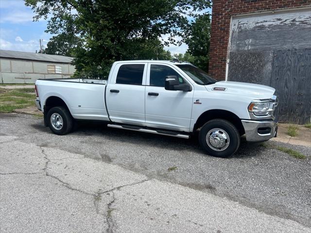 2023 RAM 3500 Tradesman Crew Cab 4x4 8 Box