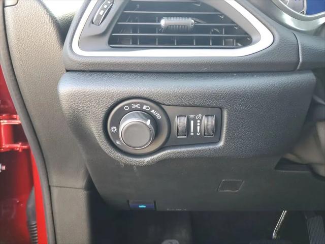 2025 Chrysler Voyager LX
