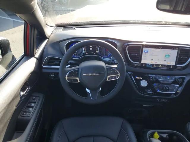 2025 Chrysler Voyager LX