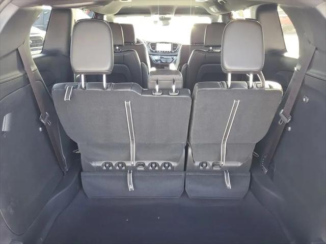 2025 Chrysler Voyager LX