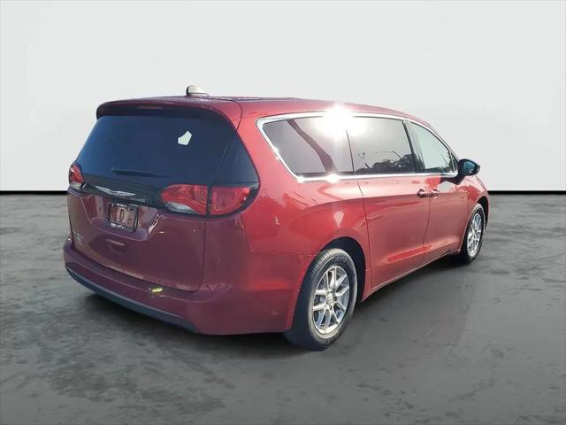 2025 Chrysler Voyager LX