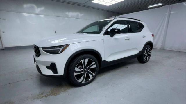 2026 Volvo XC40 Ultra, B5 AWD Gas (mild hybrid), Dark