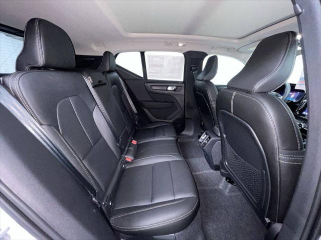 2026 Volvo XC40 Ultra, B5 AWD Gas (mild hybrid), Dark
