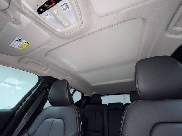 2026 Volvo XC40 Ultra, B5 AWD Gas (mild hybrid), Dark
