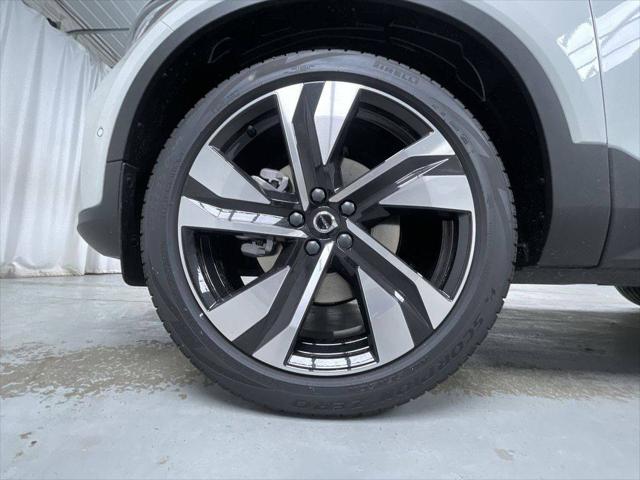 2026 Volvo XC40 Ultra, B5 AWD Gas (mild hybrid), Dark