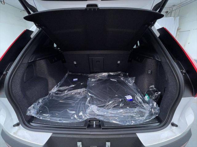 2026 Volvo XC40 Ultra, B5 AWD Gas (mild hybrid), Dark