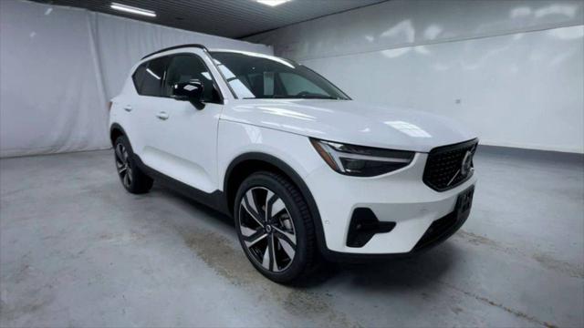 2026 Volvo XC40 Ultra, B5 AWD Gas (mild hybrid), Dark