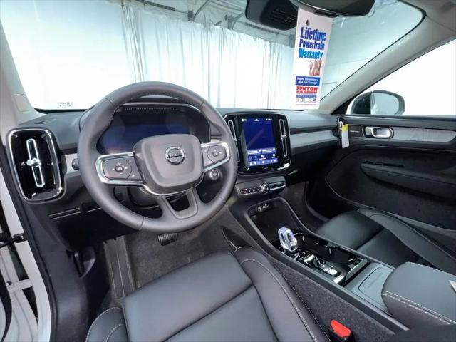 2026 Volvo XC40 Ultra, B5 AWD Gas (mild hybrid), Dark