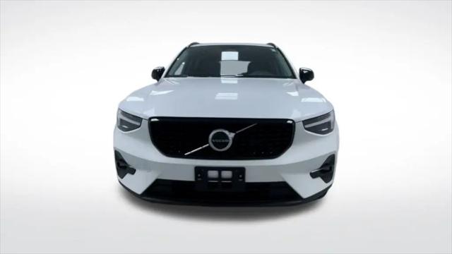 2026 Volvo XC40 Ultra, B5 AWD Gas (mild hybrid), Dark