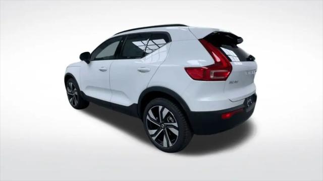 2026 Volvo XC40 Ultra, B5 AWD Gas (mild hybrid), Dark
