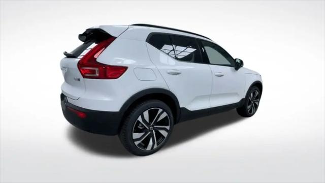 2026 Volvo XC40 Ultra, B5 AWD Gas (mild hybrid), Dark